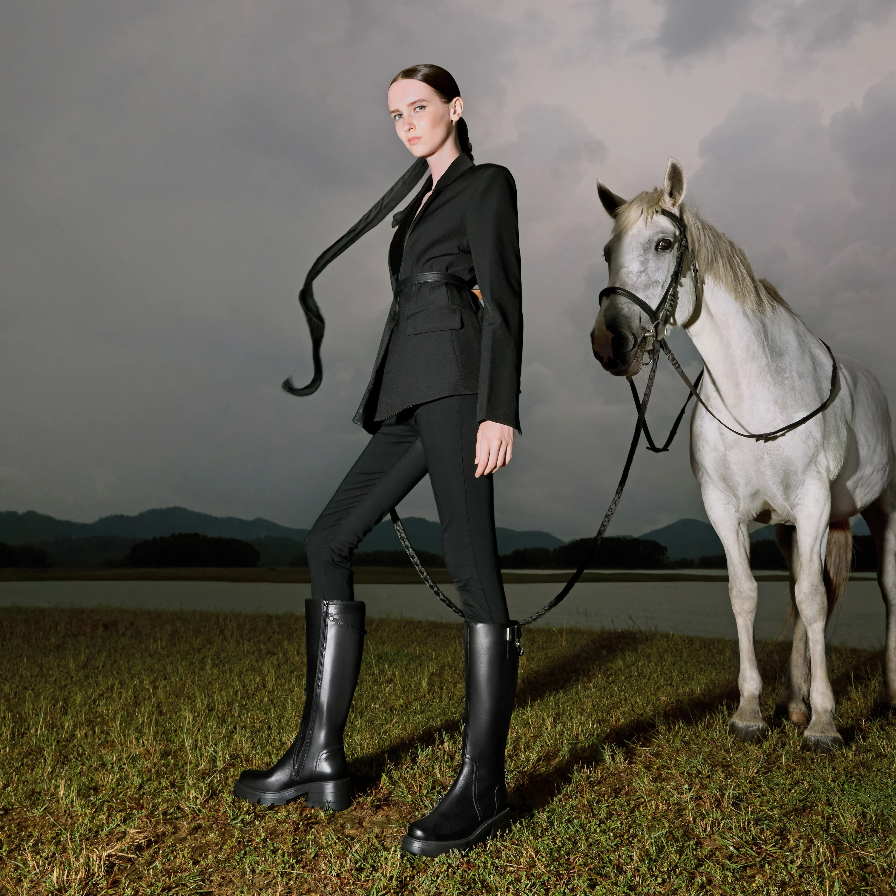 Boots - Black Leather Knee-High Boots with Buckle Detail EEZ42