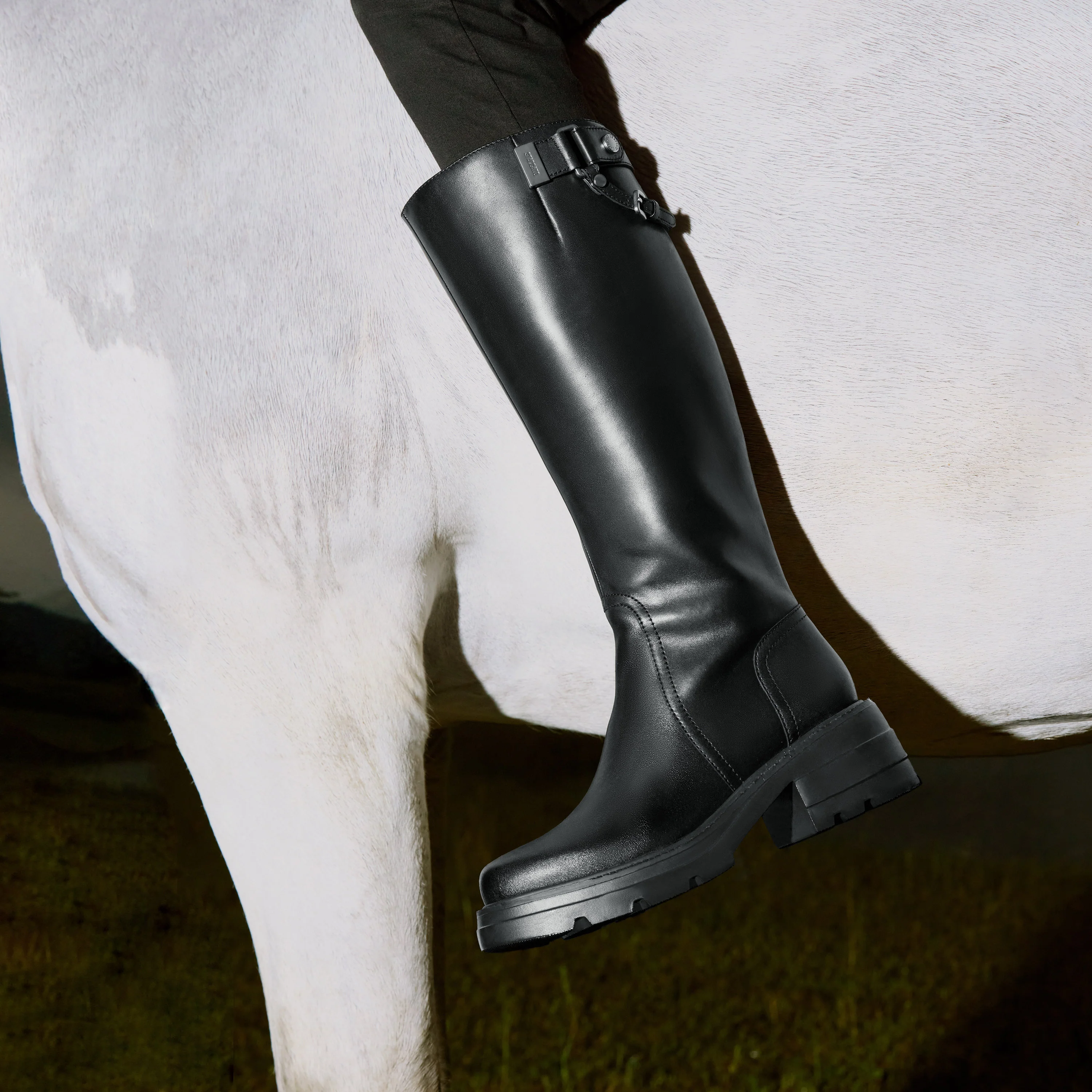Boots - Black Leather Knee-High Boots with Buckle Detail EEZ42 - Image 4