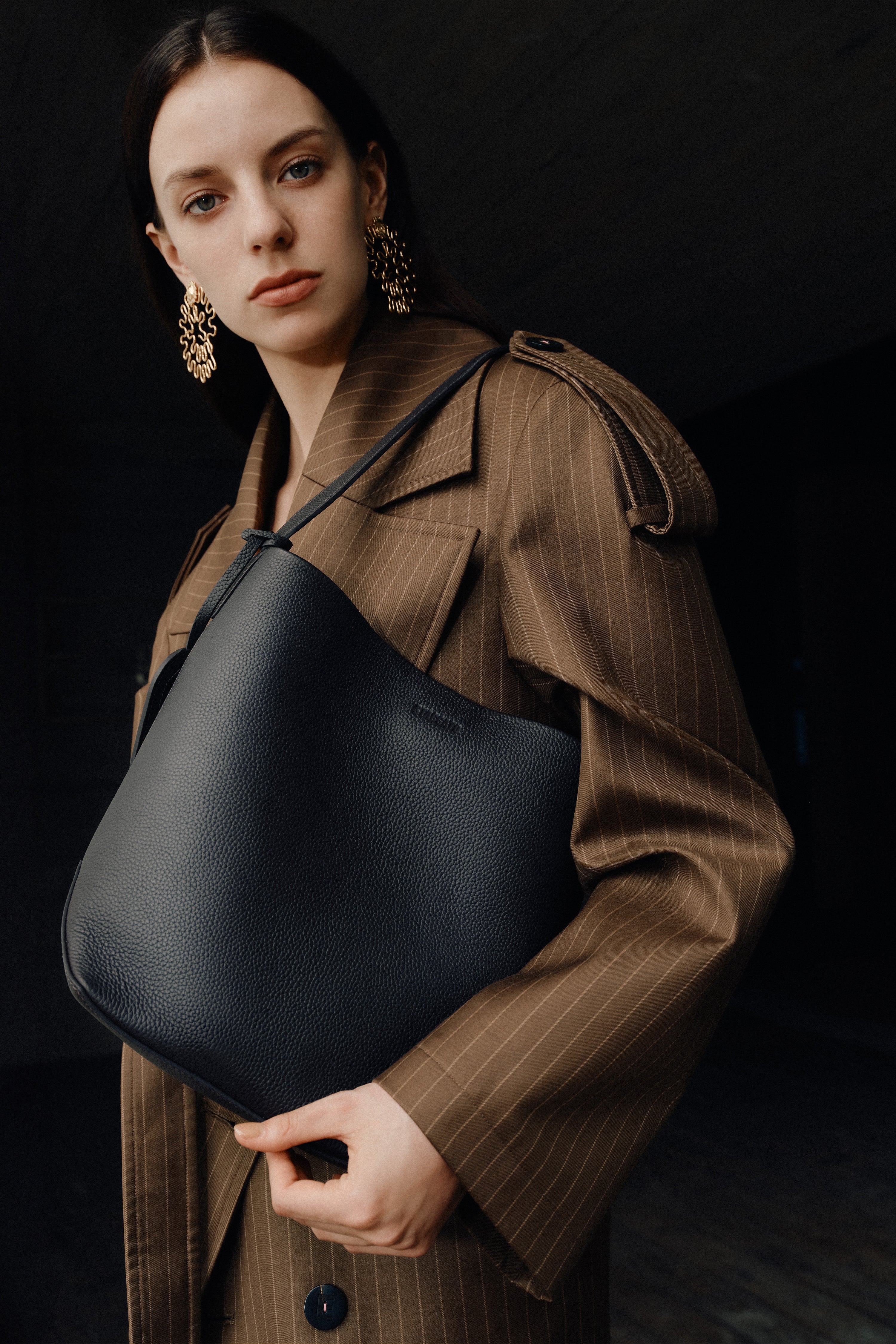 Bucket Bag - Leather Large Capacity Tote Shoulder Bucket Bag X8030 - Image 2