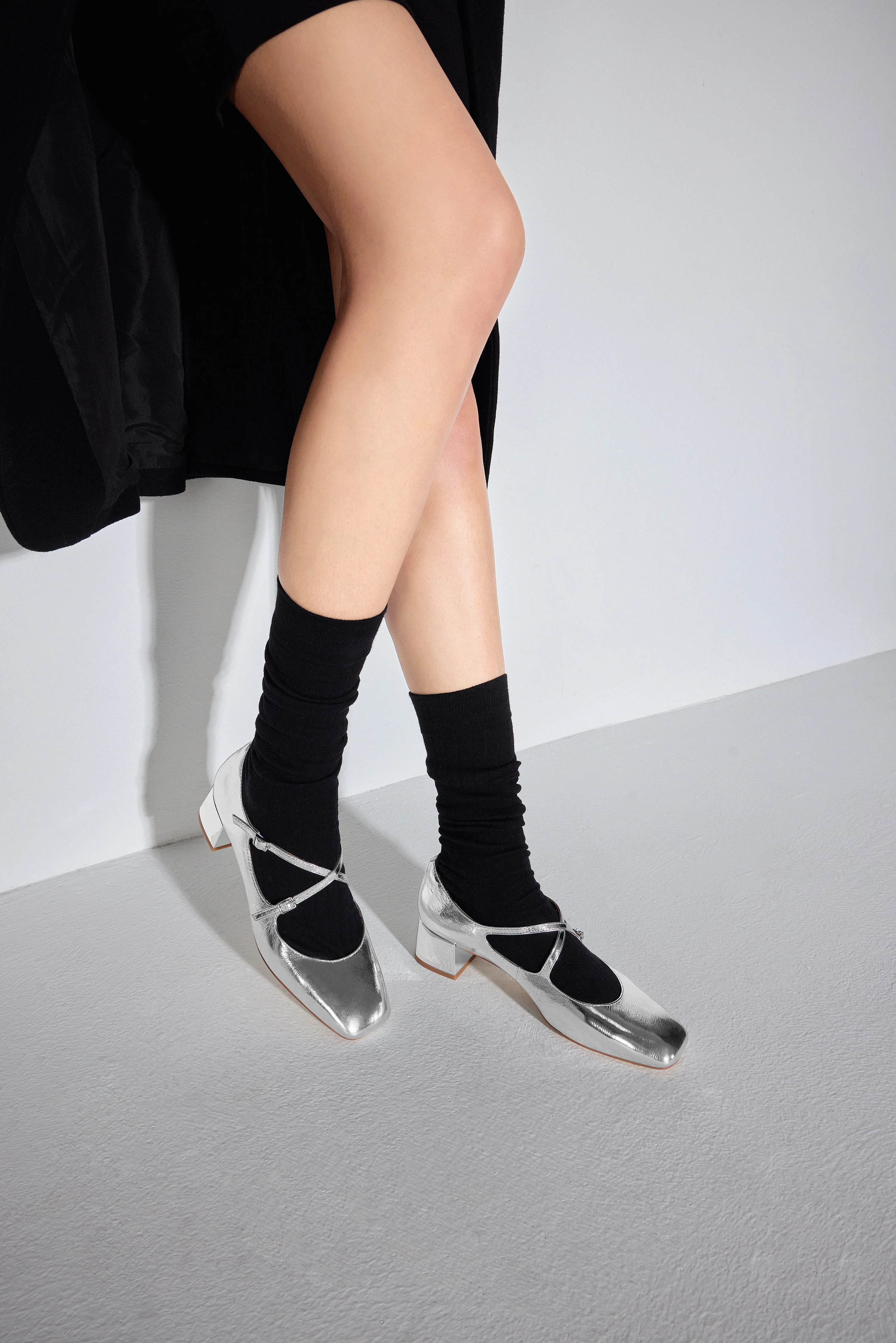 Mary Jane - Square Toe Criss-Cross Straps Mid Heel Mary Jane Pumps D6897 - Image 2
